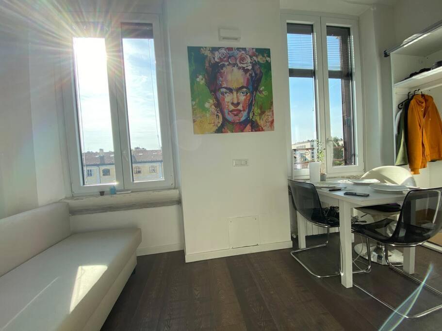 Apartamento Nuovo Intero Mini Loft Su Bi-livello *